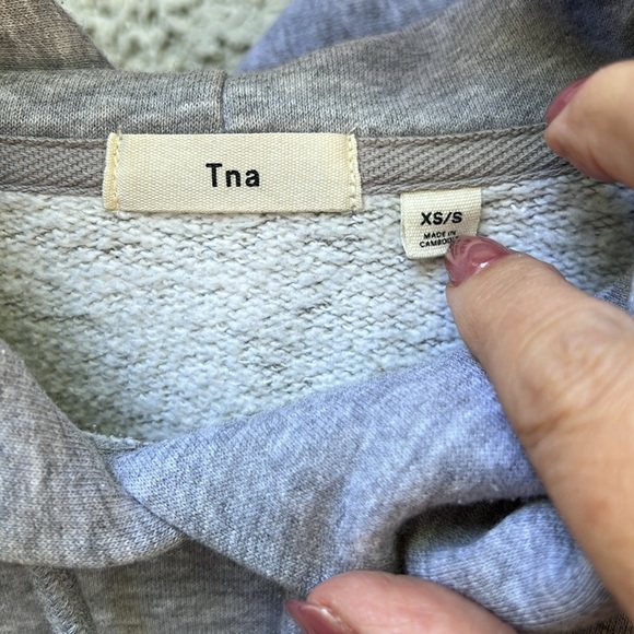 Aritzia TNA oversized hoodie size XS/S - Picture 3 of 4